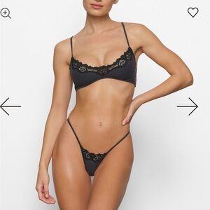 SKIMS Fits Everybody Lace Scoop Bralette